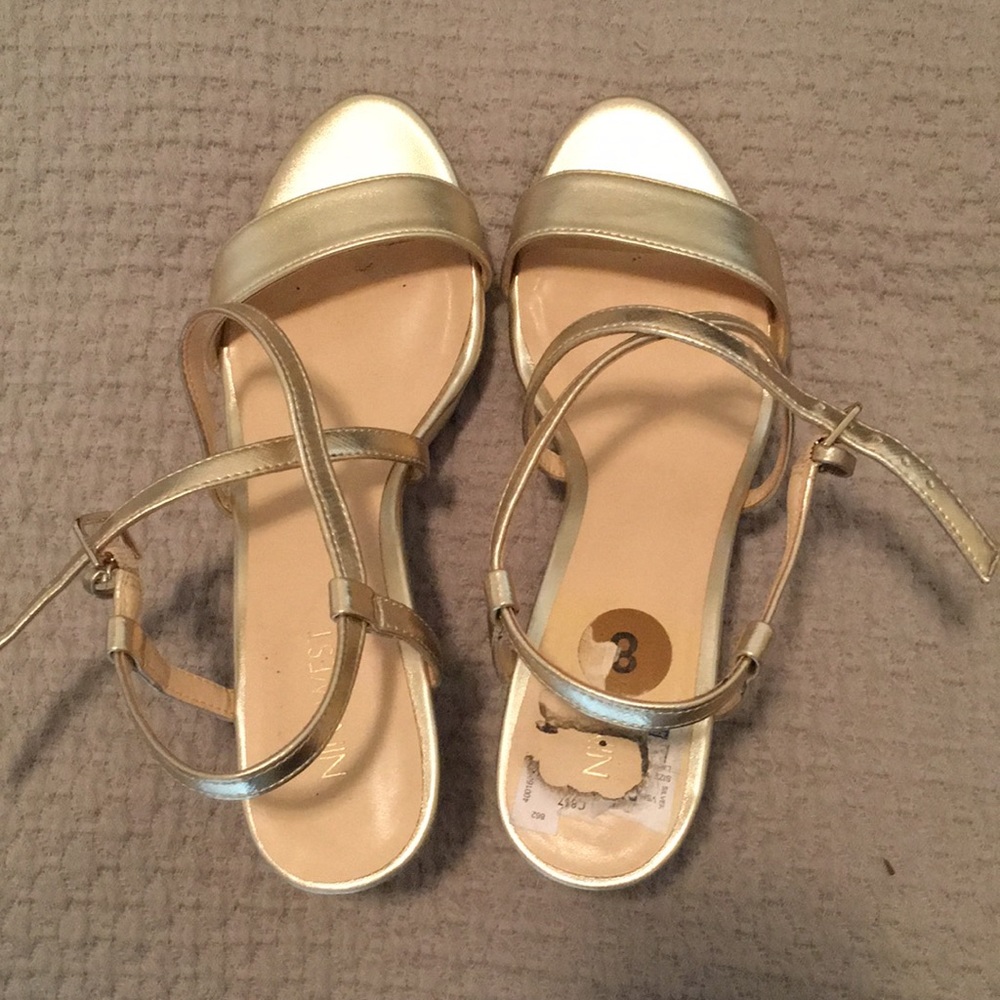 Nine West: gold Heels